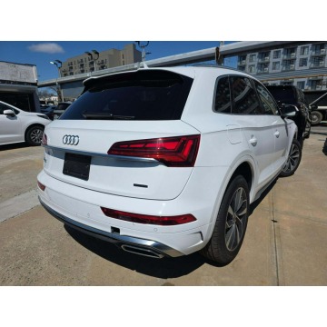 Audi Q5  SUV 2022,  2.0 benzyna, automat - Na sprzedaż za 62 000 zł - Warszawa - zdjęcie 3