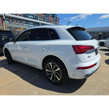 Audi Q5  SUV 2022,  2.0 benzyna, automat - Na sprzedaż za 62 000 zł - Warszawa - zdjęcie 4