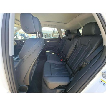 Audi Q5  SUV 2022,  2.0 benzyna, automat - Na sprzedaż za 62 000 zł - Warszawa - zdjęcie 10