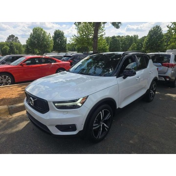 Volvo   SUV 2022,  2.0 benzyna, automat - Na sprzedaż za 49 000 zł - Warszawa - zdjęcie 2