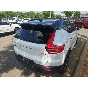 Volvo   SUV 2022,  2.0 benzyna, automat - Na sprzedaż za 49 000 zł - Warszawa - zdjęcie 3