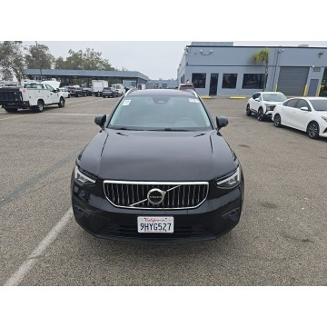 Volvo   SUV 2023,  2.0 benzyna, automat - Na sprzedaż za 52 000 zł - Warszawa - zdjęcie 2