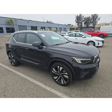 Volvo   SUV 2023,  2.0 benzyna, automat - Na sprzedaż za 52 000 zł - Warszawa - zdjęcie 3