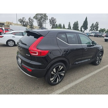 Volvo   SUV 2023,  2.0 benzyna, automat - Na sprzedaż za 52 000 zł - Warszawa - zdjęcie 4