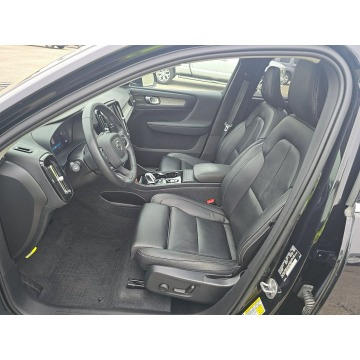 Volvo   SUV 2023,  2.0 benzyna, automat - Na sprzedaż za 52 000 zł - Warszawa - zdjęcie 7