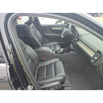 Volvo   SUV 2023,  2.0 benzyna, automat - Na sprzedaż za 52 000 zł - Warszawa - zdjęcie 9