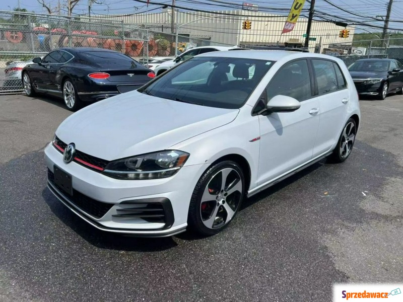 Volkswagen Golf  Hatchback 2018,  2.0 benzyna, automat - Na sprzedaż za 34 000 zł - Wrocław