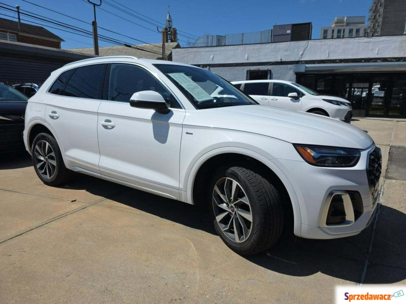 Audi Q5  SUV 2022,  2.0 benzyna, automat - Na sprzedaż za 62 000 zł - Warszawa