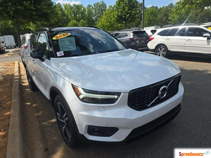 Volvo   SUV 2022,  2.0 benzyna, automat - Na sprzedaż za 49 000 zł - Warszawa