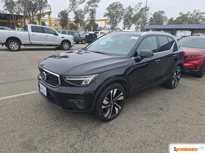 Volvo   SUV 2023,  2.0 benzyna, automat - Na sprzedaż za 52 000 zł - Warszawa