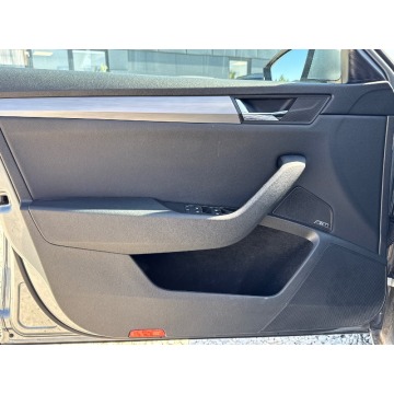 Skoda Superb  Sedan/Limuzyna 2019,  2.0 benzyna, automat - Na sprzedaż za 84 900 zł - Michałowice-Wieś - zdjęcie 11