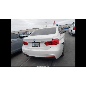 BMW Seria 3  Sedan/Limuzyna 2017,  2.0 benzyna, automat - Na sprzedaż za 27 000 zł - Warszawa - zdjęcie 8