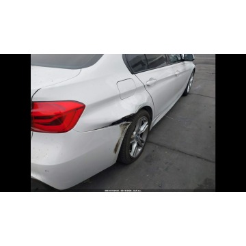 BMW Seria 3  Sedan/Limuzyna 2017,  2.0 benzyna, automat - Na sprzedaż za 27 000 zł - Warszawa - zdjęcie 9
