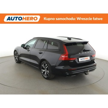 Volvo V60  Kombi 2023,  2.0 diesel, automat - Na sprzedaż za 108 200 zł - Warszawa - zdjęcie 4