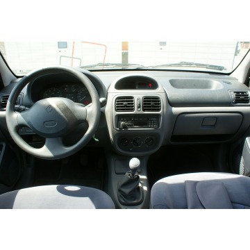 Renault Clio  Hatchback 2000,  1.4 benzyna - Na sprzedaż za 5 900,00 zł - Ostrów Wielkopolski - zdjęcie 9