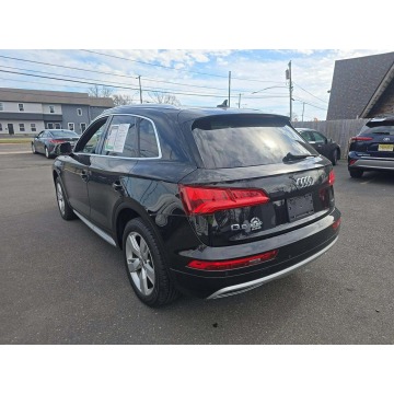 Audi Q5  SUV 2019,  2.0 benzyna, automat - Na sprzedaż za 33 900 zł - Warszawa - zdjęcie 3