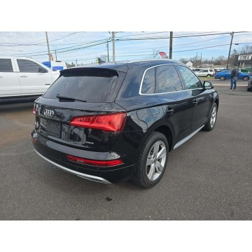 Audi Q5  SUV 2019,  2.0 benzyna, automat - Na sprzedaż za 33 900 zł - Warszawa - zdjęcie 2