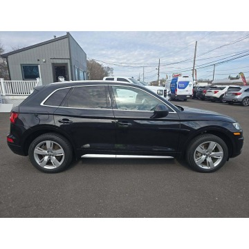Audi Q5  SUV 2019,  2.0 benzyna, automat - Na sprzedaż za 33 900 zł - Warszawa - zdjęcie 4