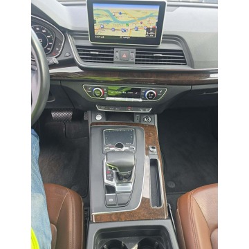Audi Q5  SUV 2019,  2.0 benzyna, automat - Na sprzedaż za 33 900 zł - Warszawa - zdjęcie 9