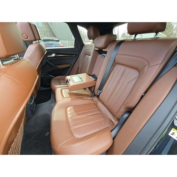 Audi Q5  SUV 2019,  2.0 benzyna, automat - Na sprzedaż za 33 900 zł - Warszawa - zdjęcie 8