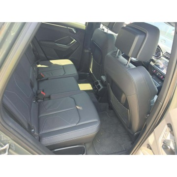 Audi Q3  SUV 2024,  2.0 benzyna, automat - Na sprzedaż za 65 000 zł - Warszawa - zdjęcie 9