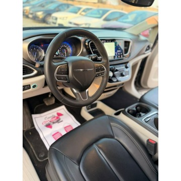 Chrysler Pacifica  Minivan/Van 2023,  3.6 benzyna, automat - Na sprzedaż za 139 900 zł - Rzekuń - zdjęcie 7