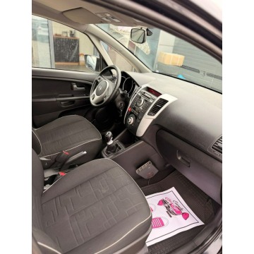 Kia Venga  Liftback 2011,  1.4 benzyna - Na sprzedaż za 16 900 zł - Rzekuń - zdjęcie 6