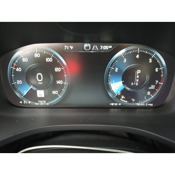Volvo   SUV 2020,  2.0 benzyna, automat - Na sprzedaż za 41 000 zł - Tarnów - zdjęcie 10