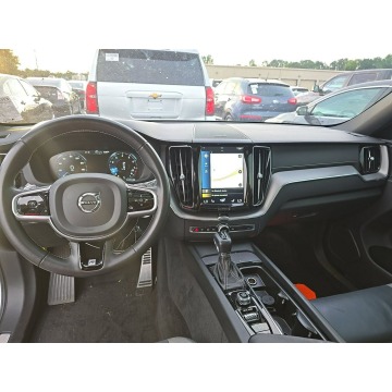Volvo   SUV 2020,  2.0 benzyna, automat - Na sprzedaż za 41 000 zł - Tarnów - zdjęcie 9