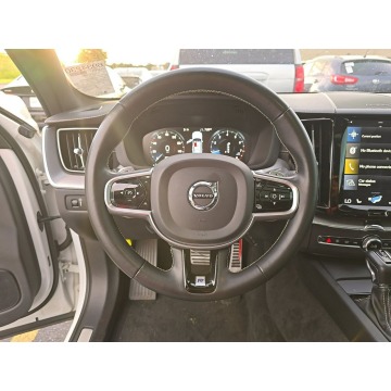 Volvo   SUV 2020,  2.0 benzyna, automat - Na sprzedaż za 41 000 zł - Tarnów - zdjęcie 8