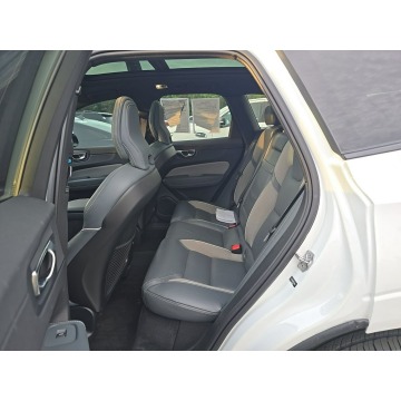 Volvo   SUV 2020,  2.0 benzyna, automat - Na sprzedaż za 41 000 zł - Tarnów - zdjęcie 12