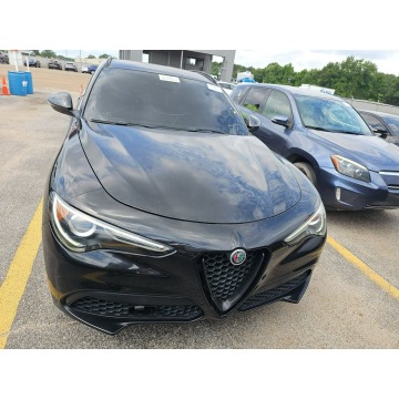Alfa Romeo Stelvio  SUV 2019,  2.0 benzyna, automat - Na sprzedaż za 35 000 zł - Warszawa - zdjęcie 3