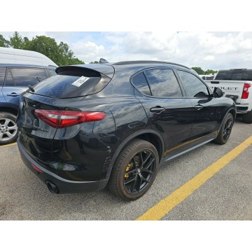 Alfa Romeo Stelvio  SUV 2019,  2.0 benzyna, automat - Na sprzedaż za 35 000 zł - Warszawa - zdjęcie 4