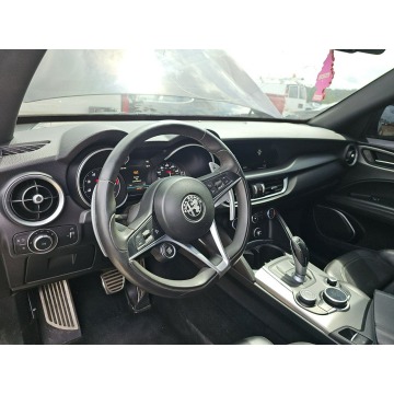 Alfa Romeo Stelvio  SUV 2019,  2.0 benzyna, automat - Na sprzedaż za 35 000 zł - Warszawa - zdjęcie 9