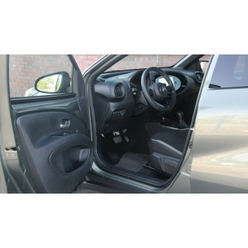 Toyota Aygo X  Hatchback 2023,  1.0 benzyna, automat - Na sprzedaż za 59 990 zł - Mysłowice - zdjęcie 12