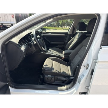 Volkswagen Passat 2023,  1.5 benzyna, automat - Na sprzedaż za 77 800 zł - Jawczyce - zdjęcie 11