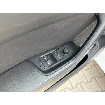 Volkswagen Passat 2023,  1.5 benzyna, automat - Na sprzedaż za 77 800 zł - Jawczyce - zdjęcie 12