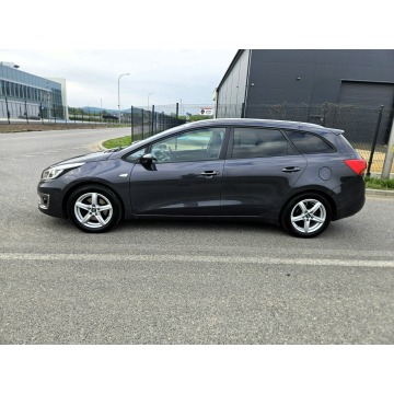 Kia Ceed  Kombi 2015,  1.6 diesel - Na sprzedaż za 29 990 zł - Zagórze - zdjęcie 4