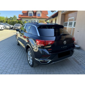 Volkswagen T-Roc  Hatchback 2018,  1.5 benzyna - Na sprzedaż za 76 900 zł - Orzech - zdjęcie 9