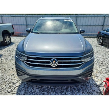 Volkswagen Tiguan  SUV 2021,  2.0 benzyna, automat - Na sprzedaż za 35 000 zł - Wrocław - zdjęcie 3