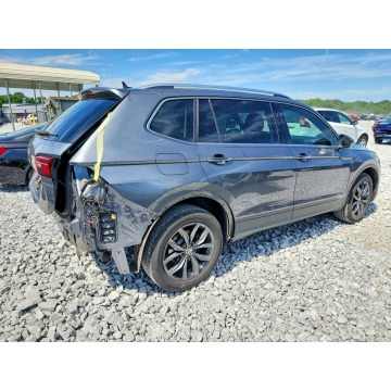 Volkswagen Tiguan  SUV 2021,  2.0 benzyna, automat - Na sprzedaż za 35 000 zł - Wrocław - zdjęcie 4