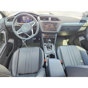 Volkswagen Tiguan  SUV 2021,  2.0 benzyna, automat - Na sprzedaż za 35 000 zł - Wrocław - zdjęcie 8