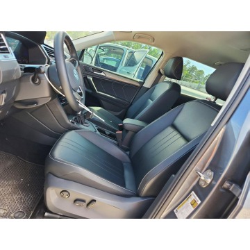 Volkswagen Tiguan  SUV 2021,  2.0 benzyna, automat - Na sprzedaż za 35 000 zł - Wrocław - zdjęcie 7