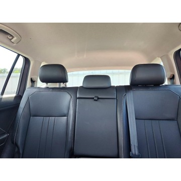 Volkswagen Tiguan  SUV 2021,  2.0 benzyna, automat - Na sprzedaż za 35 000 zł - Wrocław - zdjęcie 10
