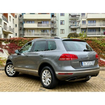 Volkswagen Touareg  SUV 2017,  3.6 benzyna, automat - Na sprzedaż za 77 900 zł - Tarnowskie Góry - zdjęcie 3