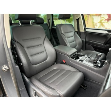 Volkswagen Touareg  SUV 2017,  3.6 benzyna, automat - Na sprzedaż za 77 900 zł - Tarnowskie Góry - zdjęcie 10