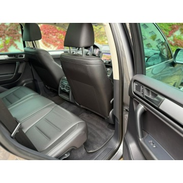 Volkswagen Touareg  SUV 2017,  3.6 benzyna, automat - Na sprzedaż za 77 900 zł - Tarnowskie Góry - zdjęcie 11