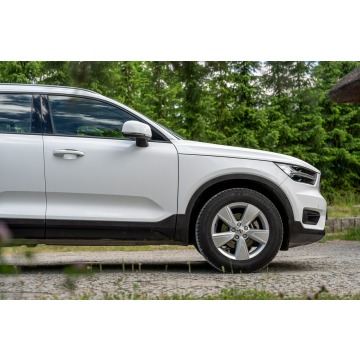 Volvo   SUV 2020,  2.0 diesel, automat - Na sprzedaż za 79 777 zł - Ropczyce - zdjęcie 9