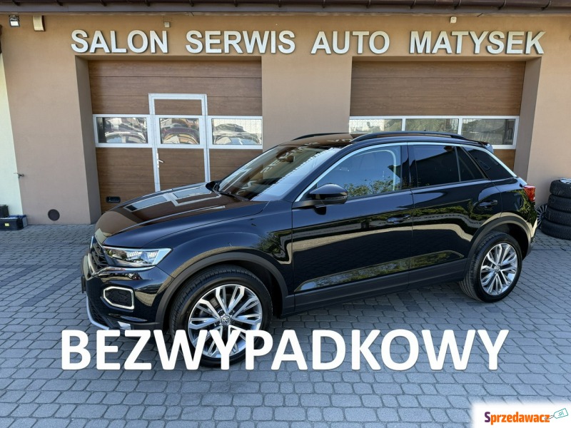 Volkswagen T-Roc  Hatchback 2018,  1.5 benzyna - Na sprzedaż za 76 900 zł - Orzech