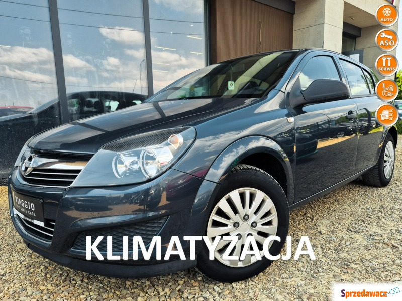 Opel Astra  Hatchback 2009,  1.4 benzyna - Na sprzedaż za 11 399 zł - Tychy